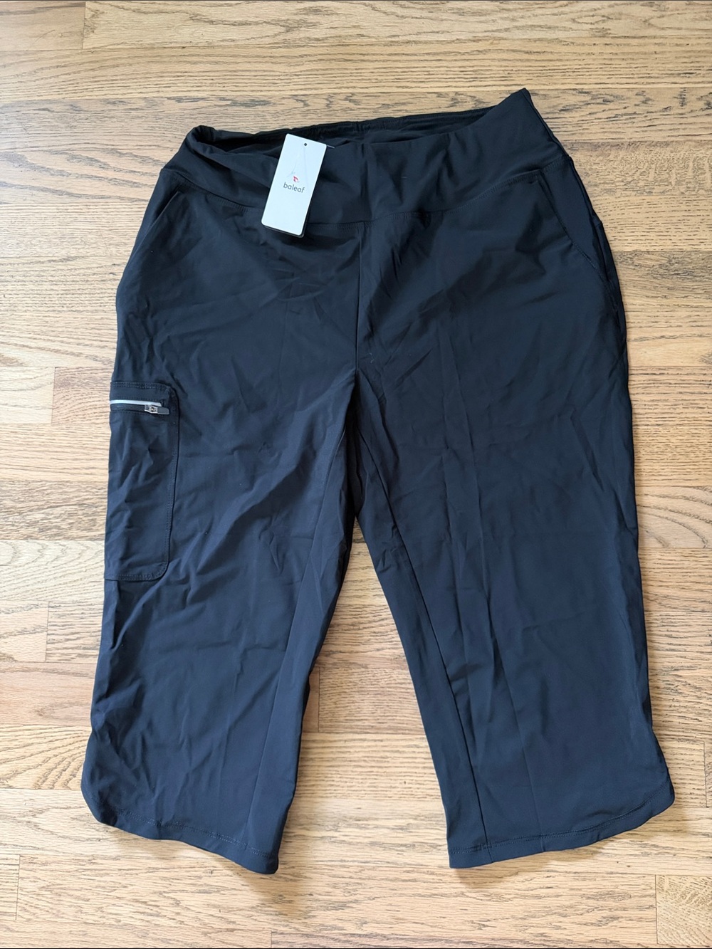 Baleaf Black Laureate UPF50+ Active Capris, Size M NEW WITH TAGS
